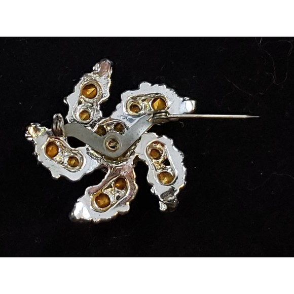 Vtg Clear Round Rhinestone, Silver Tone, Swirling Star Shaped Metal Brooch/Pin - Picture 4 of 8